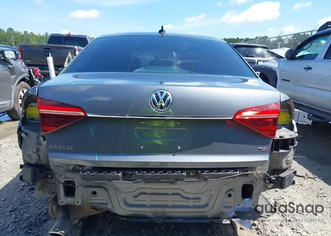 2017 Volkswagen Passat 1.8T R-Line из США, поврежденный, VIN 1VWDT7A3XHC050311